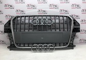 Решетка радиатора обычная Audi Q3 дорестайлинг 2011-2014